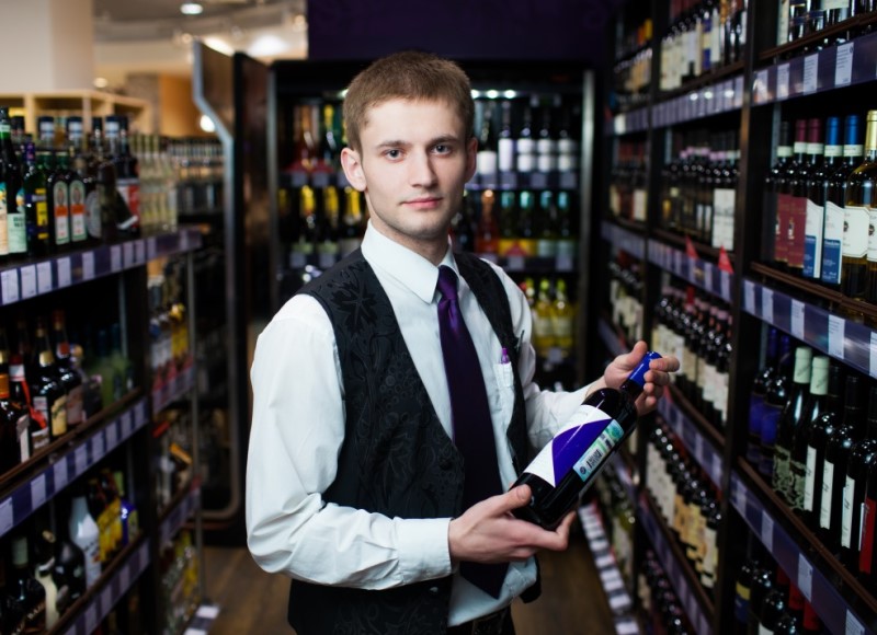 Giám sát cửa hàng rượu cần đảm bảo hình ảnh doanh thu